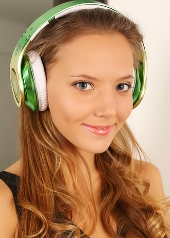 Music lover teen babe dances around and gets naked at home