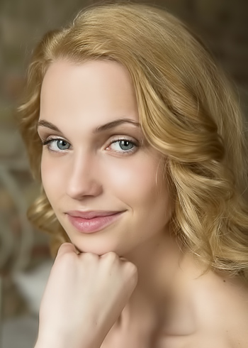 Erotic and seductive photo session with a blonde teen babe