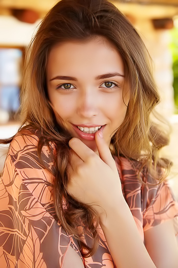 Hot and sexy chick gets her orgasm in the yard