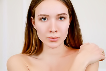 Sweetie performs striptease with pussy rubbing games