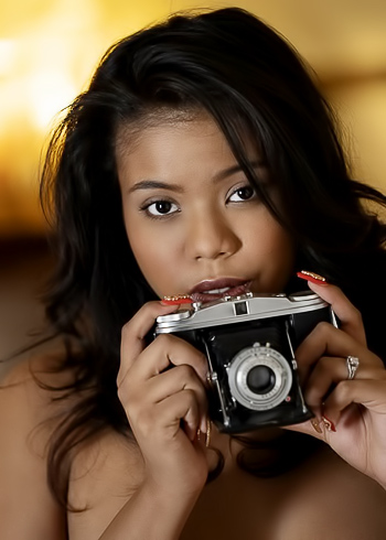 Ebony star performs a solo scene and shoots the action