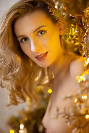 Lillie Pie Soon Naked And Caressing Her Beautiful Breasts