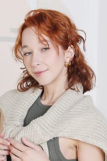 Rea Ready teases with a playful striptease in her cozy chair